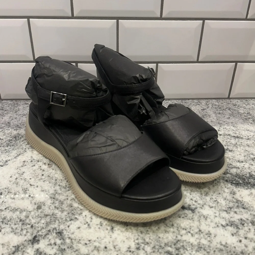 Eileen Fisher Women 10 Ario-TL Platform Sandals Black Tumbled Leather Minimalist